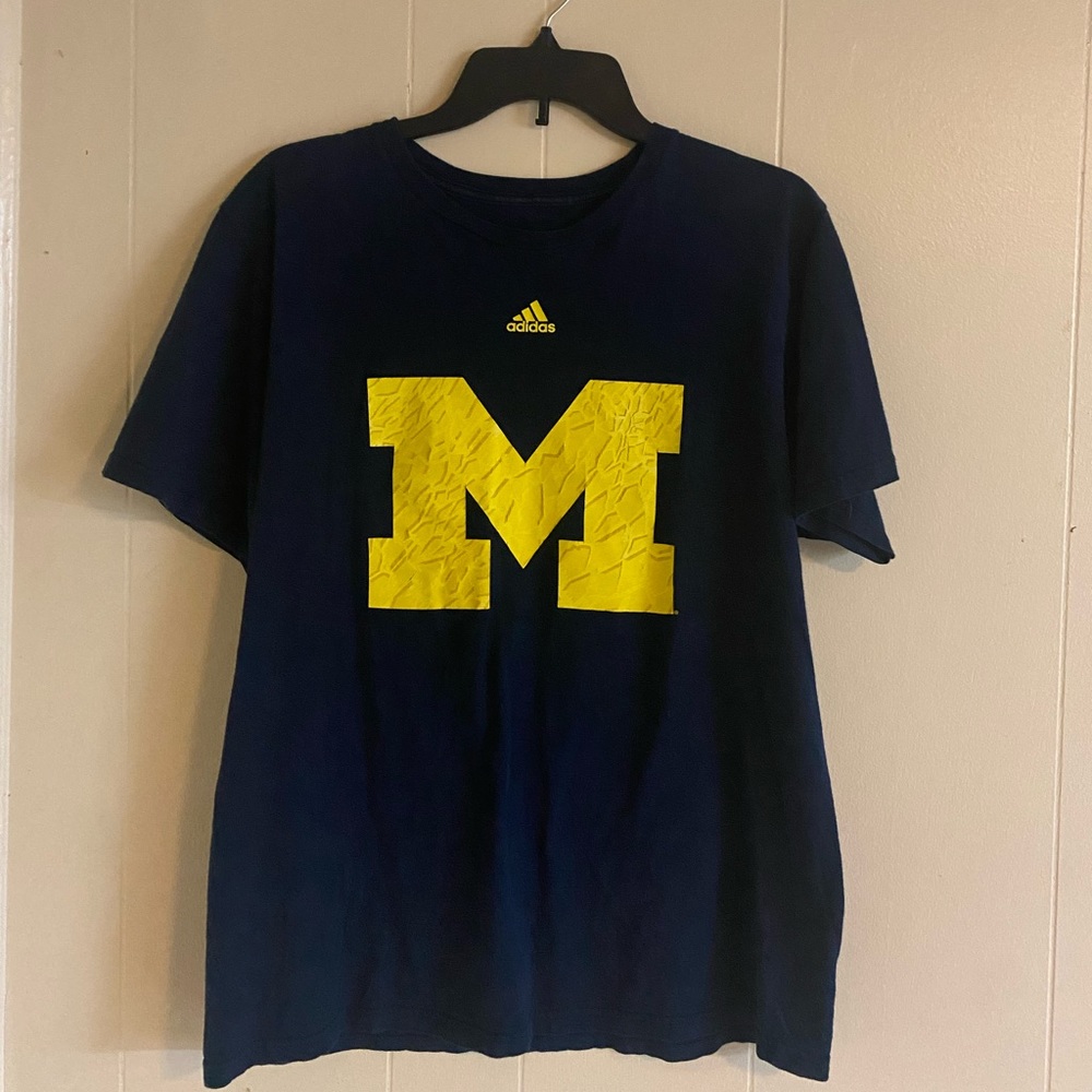 Mens Adidas Large Michigan Wolverine T-shirt.